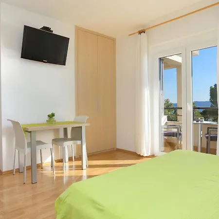 Apartment By The Sea Brela, Makarska - 18814 *